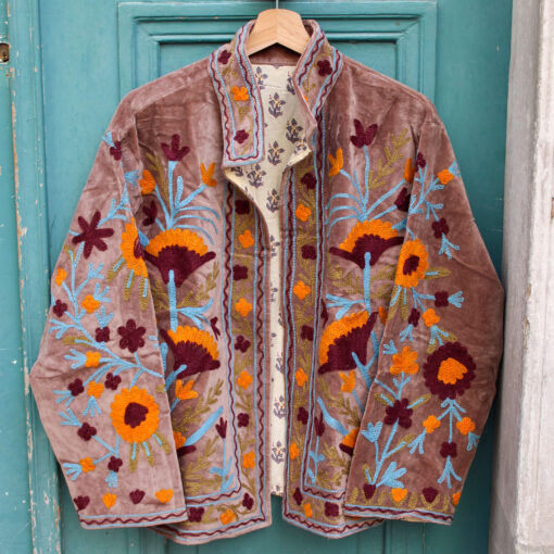 Veste brodée en velours beige