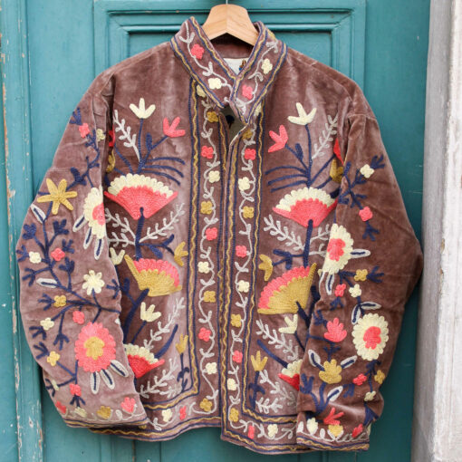 Veste brodée en velours beige 2