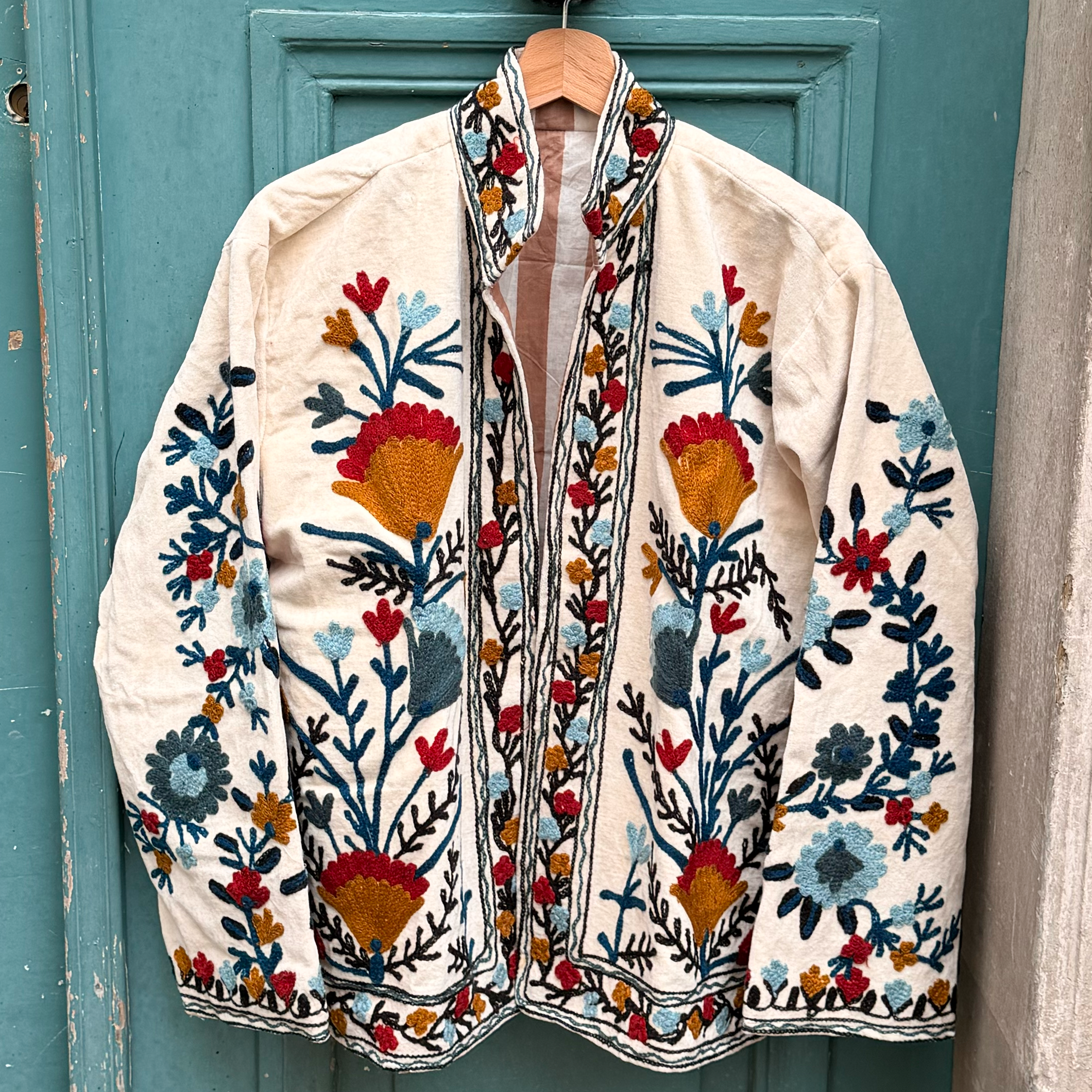 Veste brodée en velours blanc cassé
