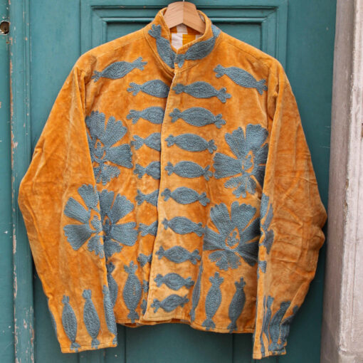 Veste brodée en velours ocre et grise