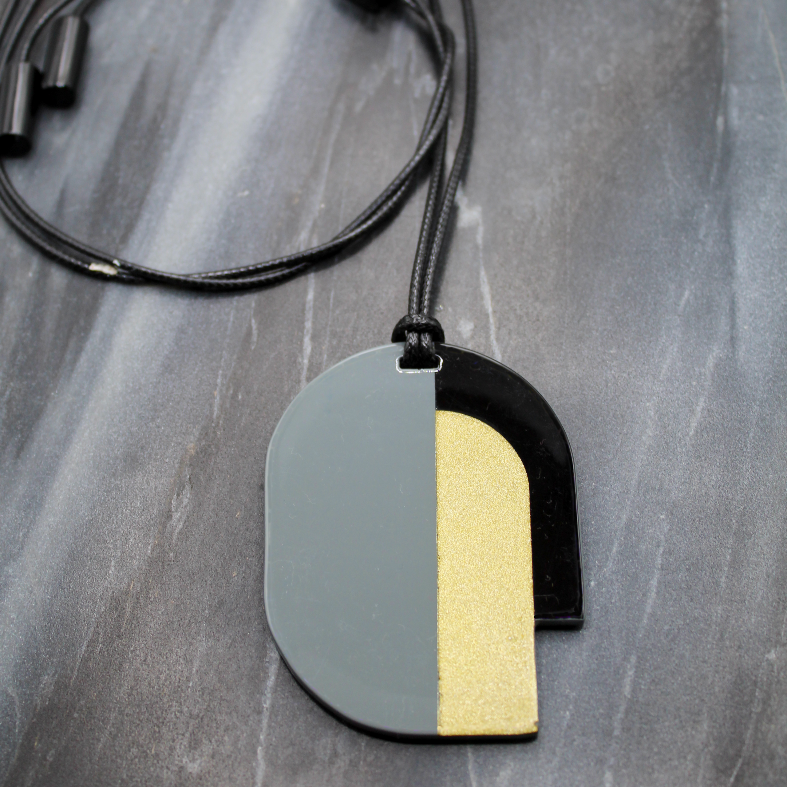 Sautoir géométrique