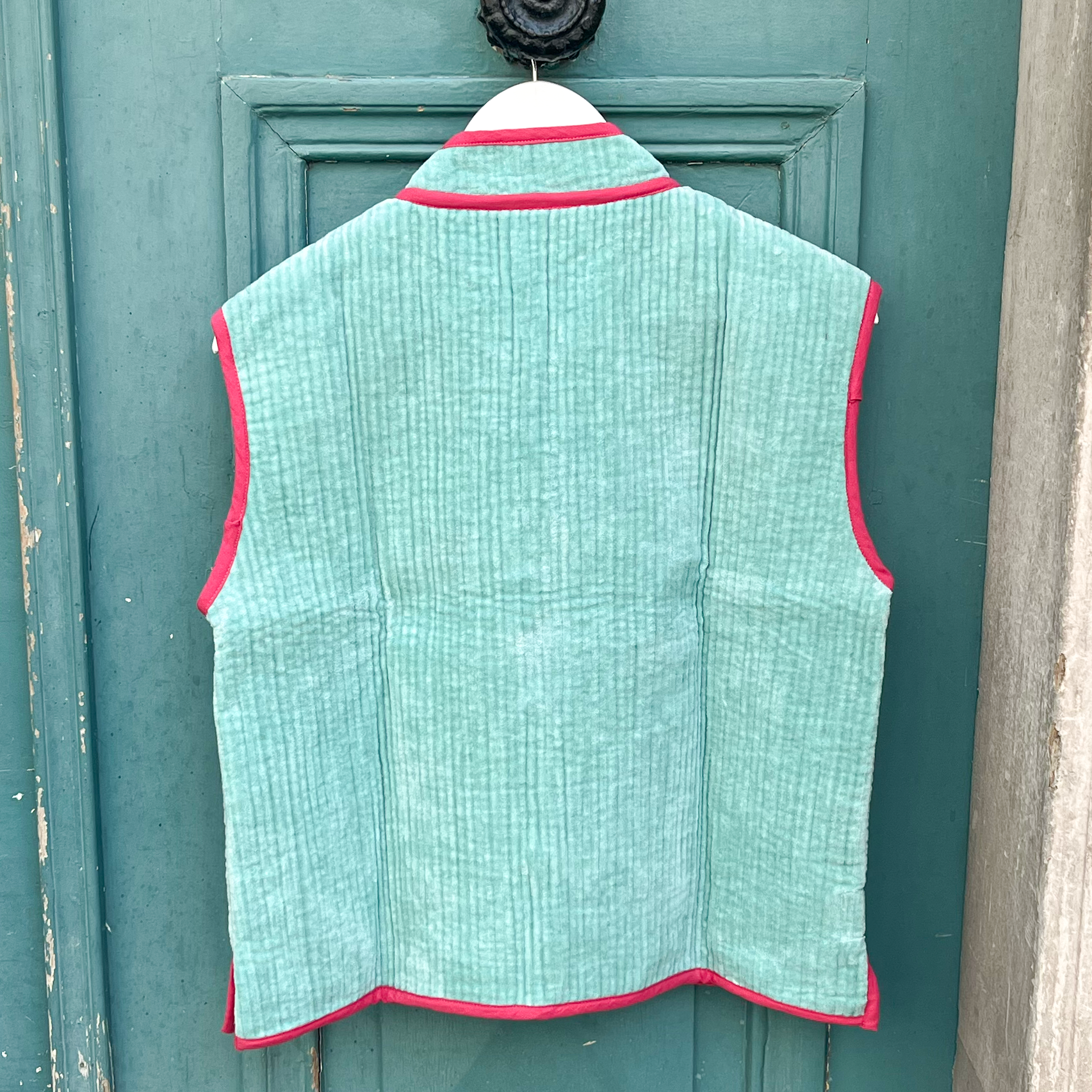 Veste Indienne sans manches velours turquoise et rose – Image 2