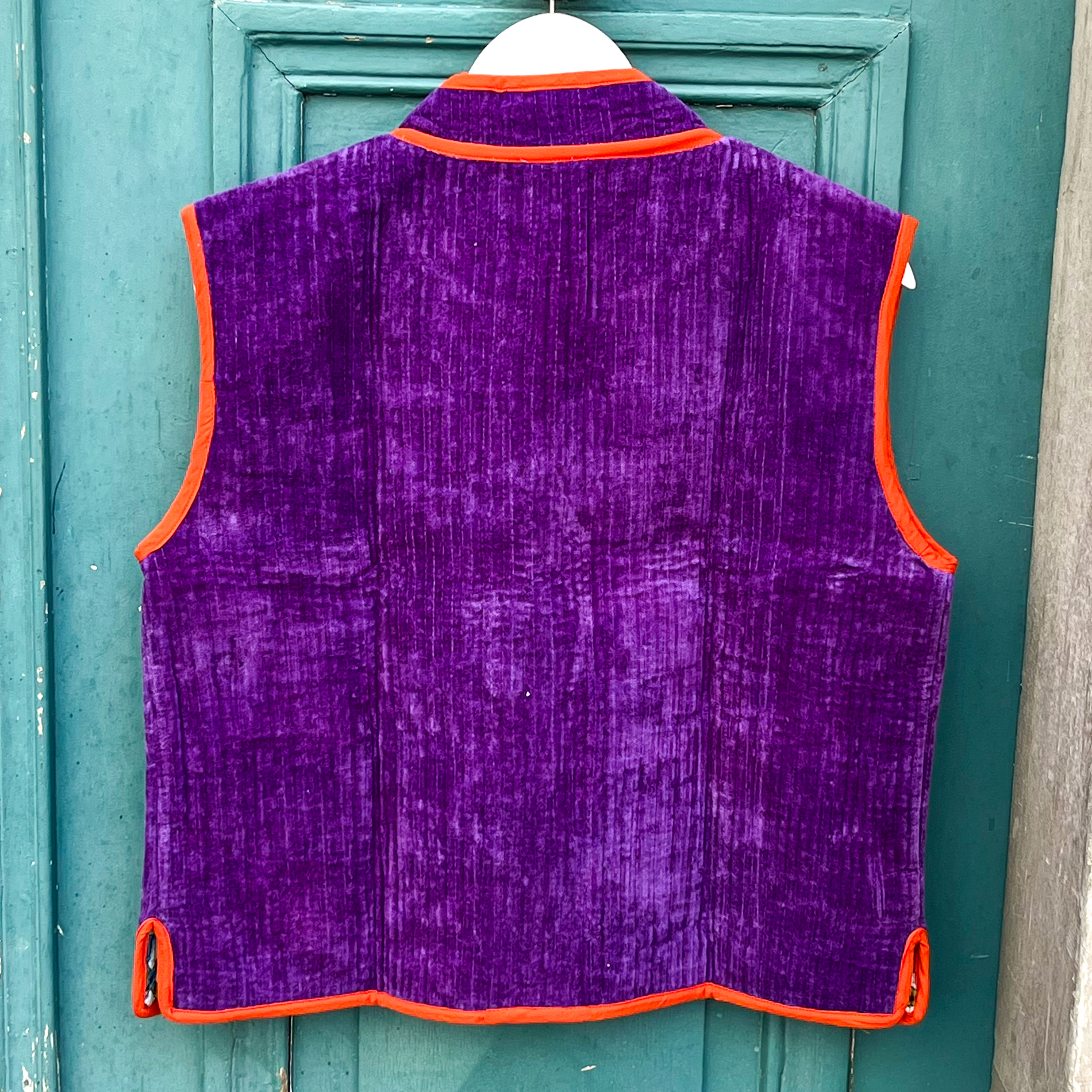 Veste Indienne sans manches velours violette et orange – Image 2